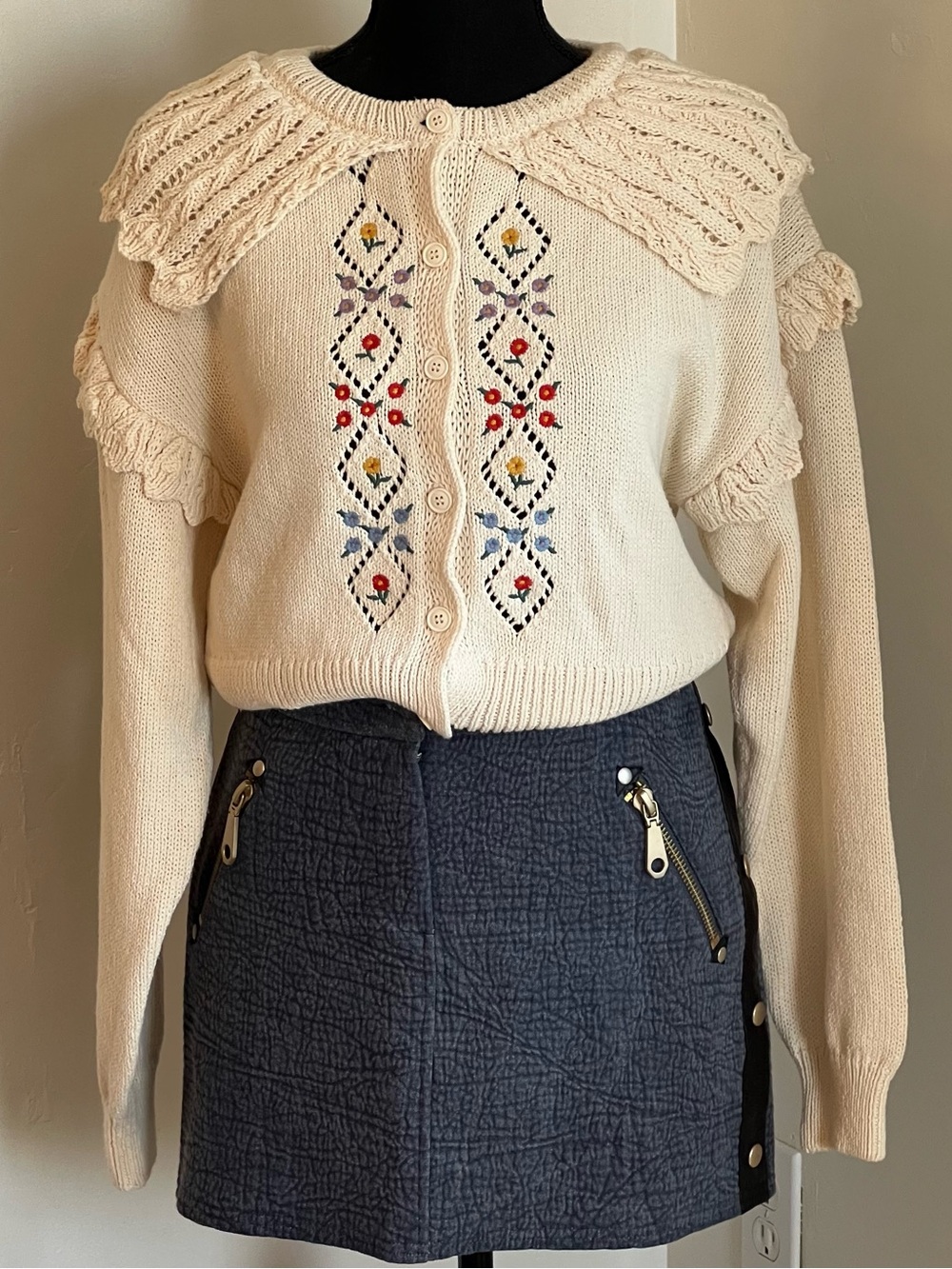 Cream Embroidered Knit Top sweater - Picture 3 of 3
